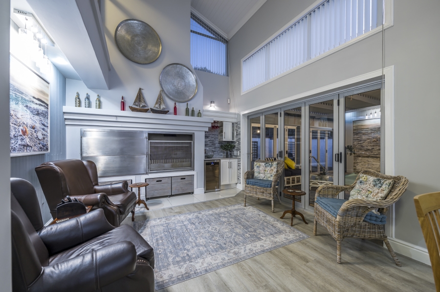 5 Bedroom Property for Sale in Glentana Western Cape